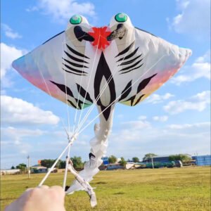 white manta kite