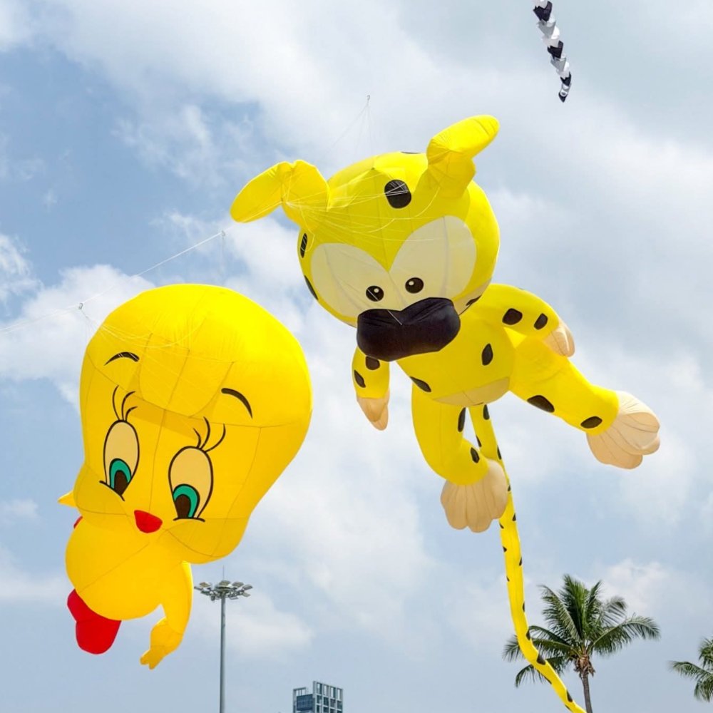 huge-spotted-dog-kite